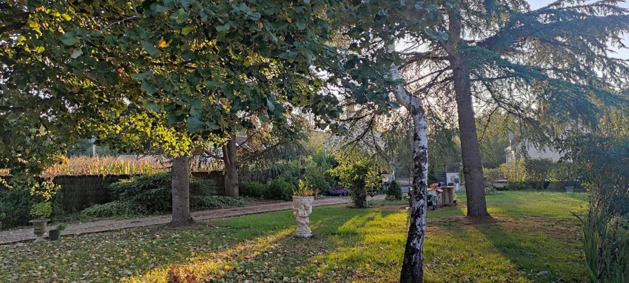 Le Gite De Poulas Couffy Exteriér fotografie