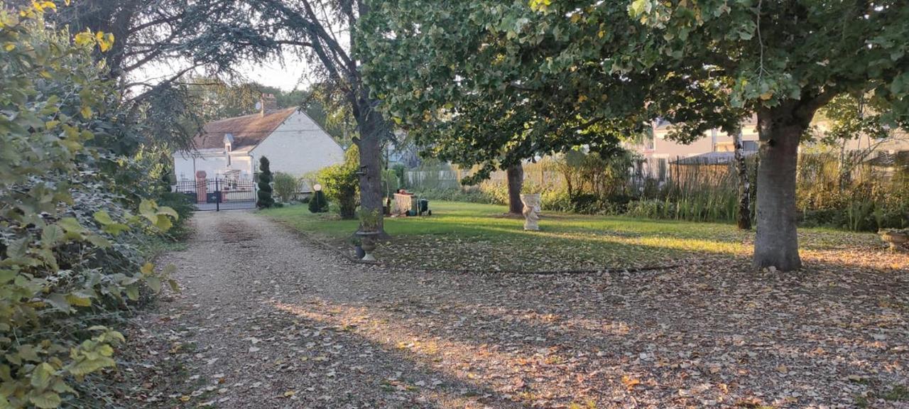 Le Gite De Poulas Couffy Exteriér fotografie